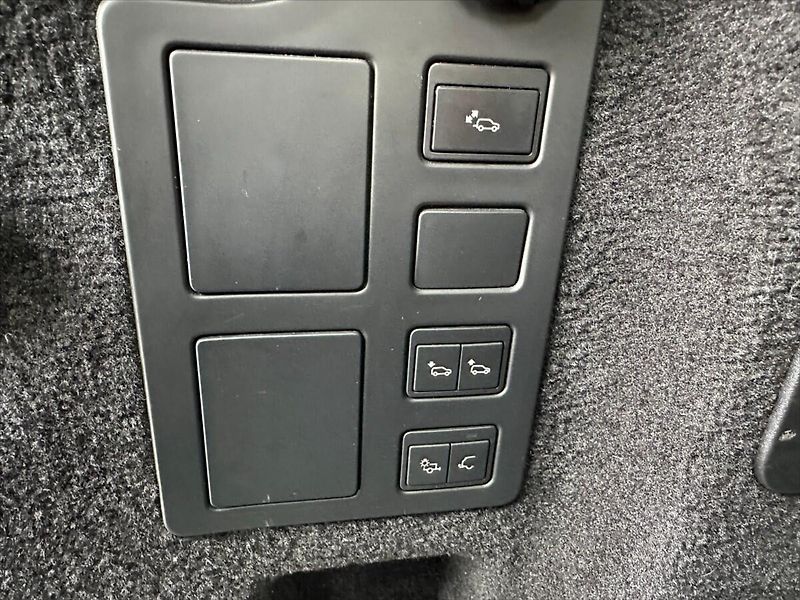 Land Rover Discovery 3,0 TDV6 190kW-HSE-CZ-DPH - fotka 17 z 49