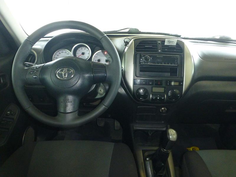 Toyota RAV4 (2004) 2,0D*DIGI**ALU**PARK.S***4X4 - fotka 16 z 24