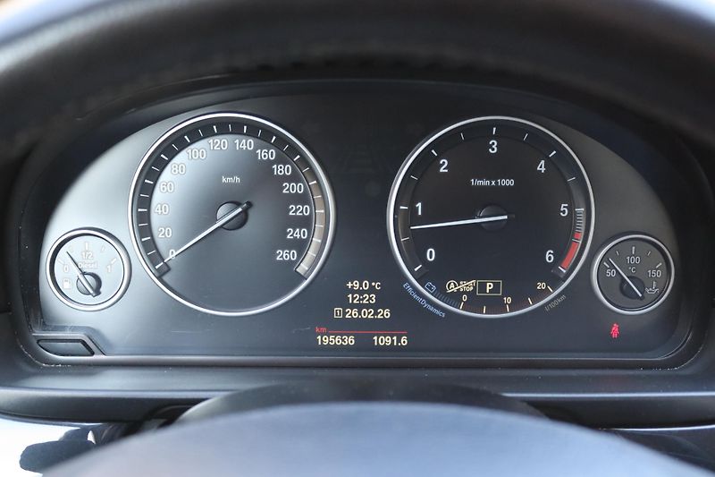 BMW Řada 5 530D XDRIVE F10 190kW - fotka 29 z 50
