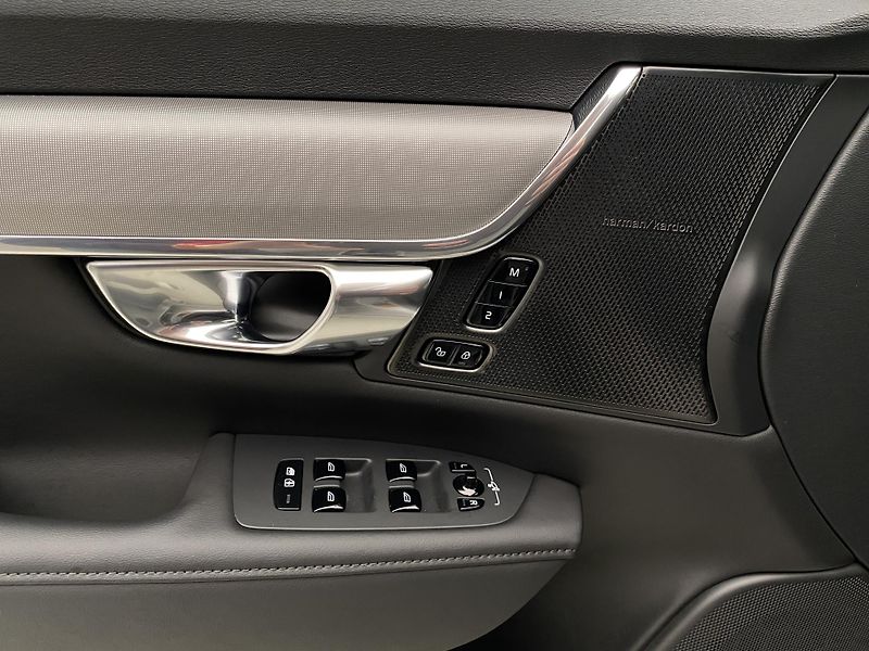 Volvo V90 T6 AWD RECHARGE DARK PLUS - fotka 29 z 58