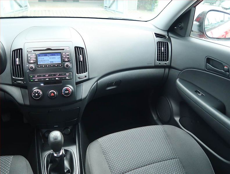 Hyundai ix20 (2013) 1.4 CRDi, nová STK - fotka 8 z 15