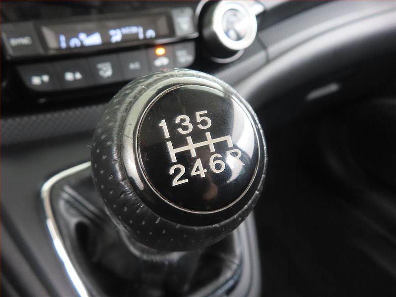 Honda CR-V (2016) 1.6 i-DTEC, Tempomat - fotka 13 z 15