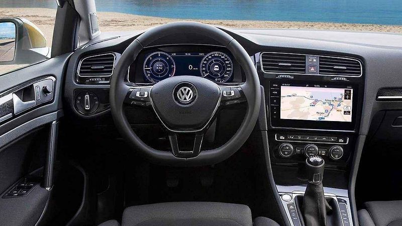 Porovnání prvního a posledního Volkswagenu Golf.