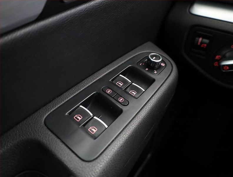 Volkswagen Sharan (2011) 2.0 TDI BMT, Automat - fotka 15 z 18