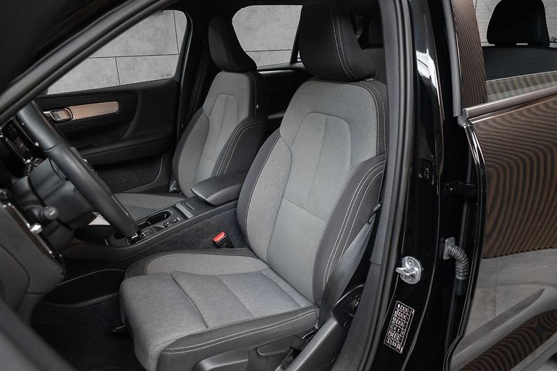 Volvo XC40 B4 CORE*145KW*ACC*ČR*DPH*1.MAJ - fotka 12 z 46