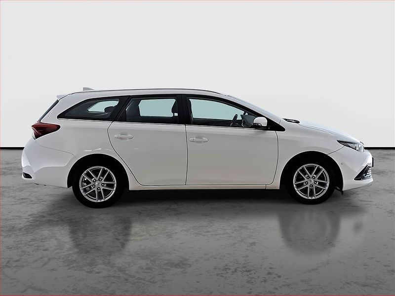 Toyota Auris (2018) 1.6 Valvematic, ČR,1.maj - fotka 6 z 18