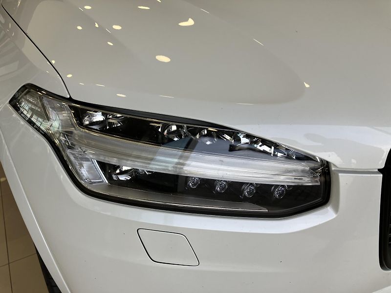 Volvo XC90 B5 AWD Ice Line Plus Dark AT8 - fotka 4 z 50