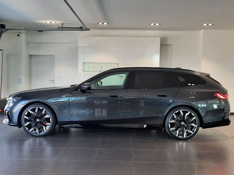 BMW Řada 5 540d xDrive Touring M Sport - fotka 3 z 17