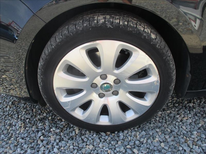 Škoda Superb 2,0 TDi, Eleg.aut,klim s.kn,CZ - fotka 28 z 44