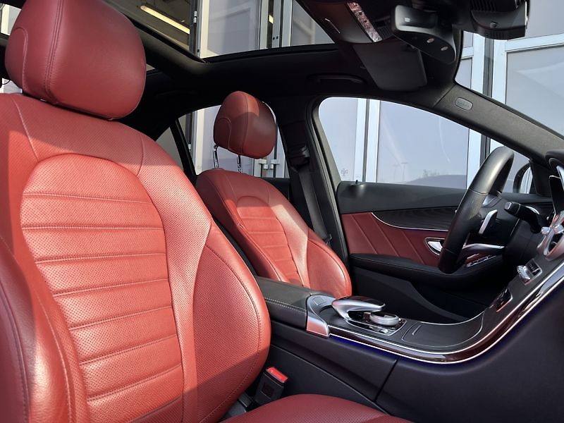 Mercedes-Benz Třídy C Třída C 400 4MATIC AMG Line - fotka 16 z 18