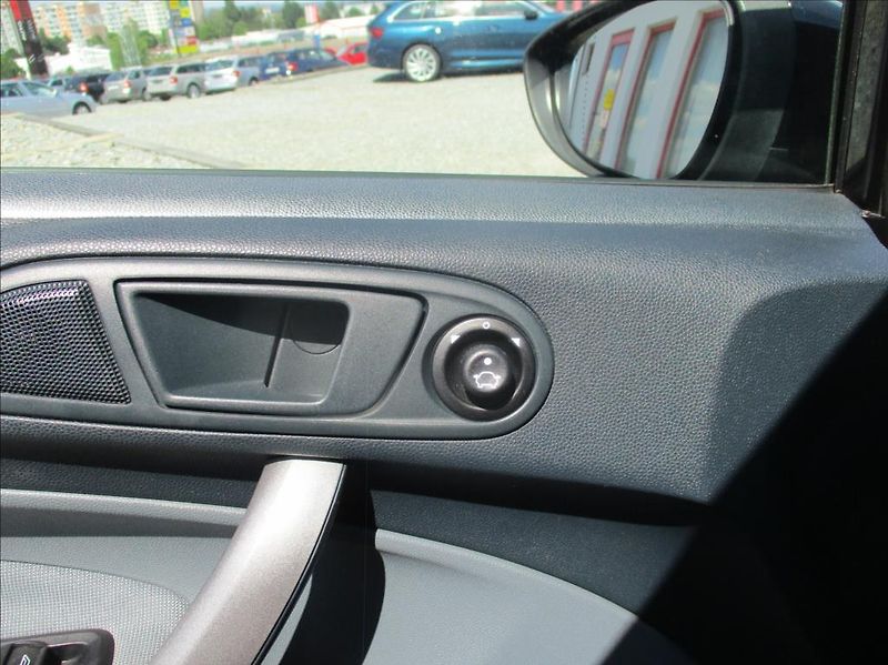 Ford Fiesta 1,2 i, klima, serv. kniha, - fotka 22 z 31
