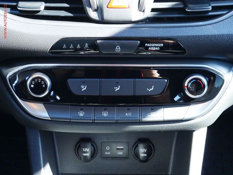 Hyundai i30 (2019) 1.4 T-GDI, ČR, AC, temp - fotka 12 z 14