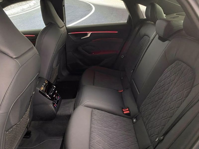 Audi A6 e-hybrid q S-Line 360 Tech+ - fotka 15 z 16