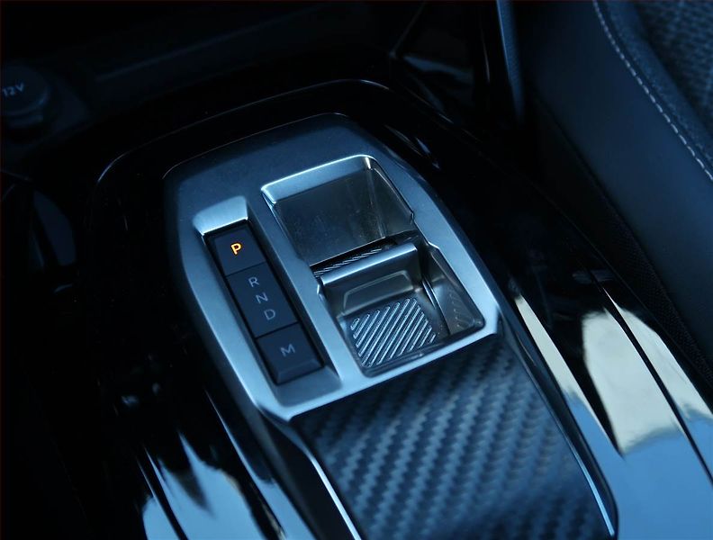 Peugeot 2008 (2025) Allure 1.2 PureTech - fotka 13 z 18