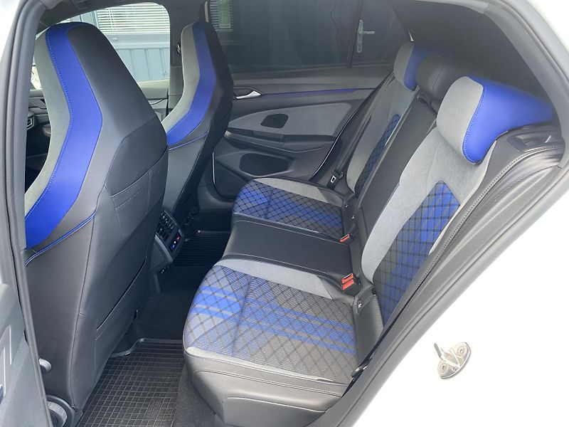Volkswagen Golf 2.0 TSI 235kW-R-PERFORMANCE - fotka 33 z 41