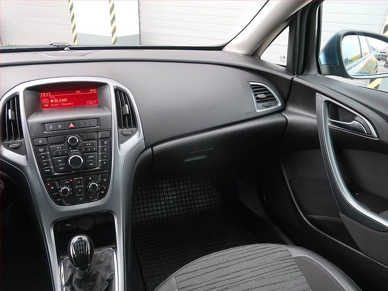 Hyundai i40 (2015) 1.7 CRDi, Navi, Xenony - fotka 8 z 21