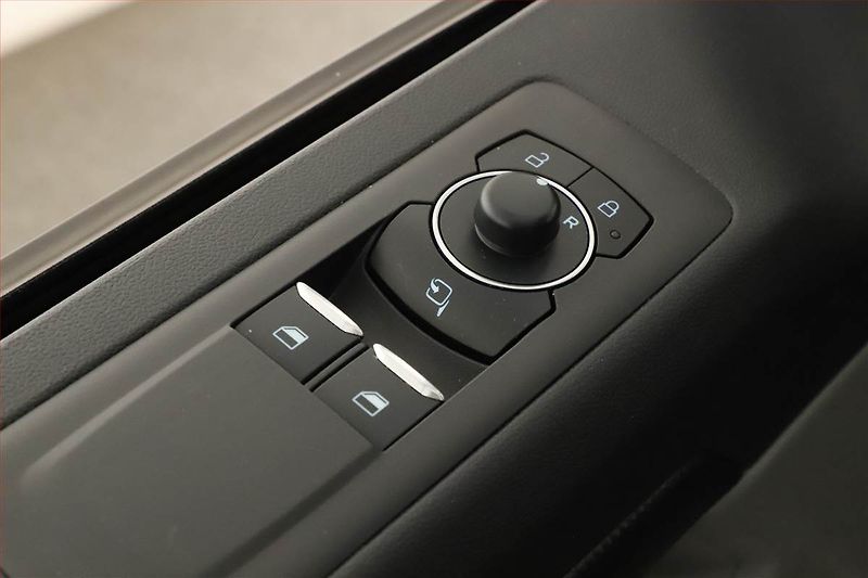 Ford Transit Custom (2024) 2.0 EcoBlue - fotka 15 z 15