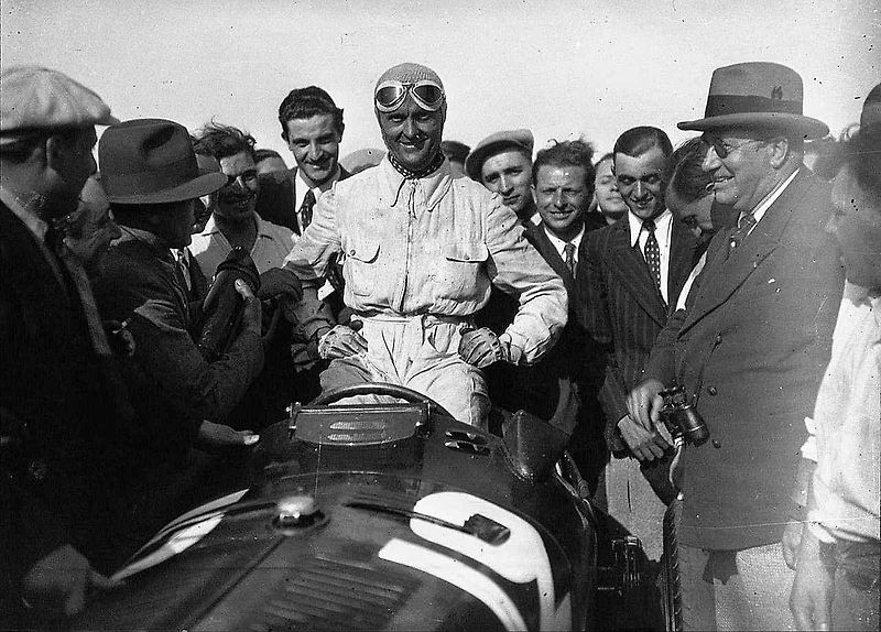 Bugatti na portálů TipCars.