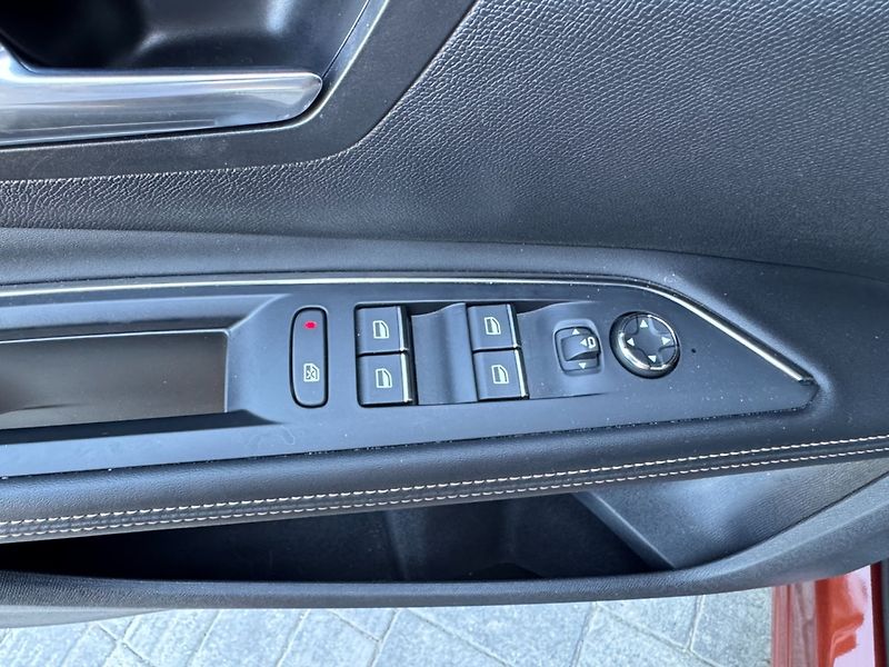 Peugeot 5008 (2023) 1.5 HDi GT EAT8 - fotka 38 z 44