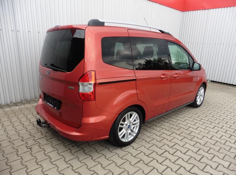 Ford Tourneo Courier 1,0 EcoBoost 74 kW - fotka 6 z 12
