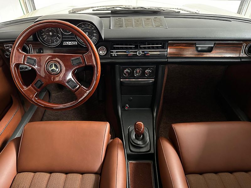 Mercedes-Benz 115 (1973) 114 280E AMG - fotka 14 z 28