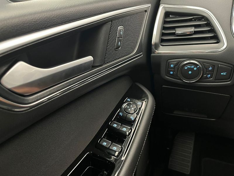 Ford S-MAX 2.5 HEV TITANIUM 7 míst - fotka 13 z 70