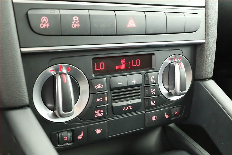 Audi A3 (2013) 1.6 TDI, Bi-Xenony, Tempomat - fotka 12 z 14
