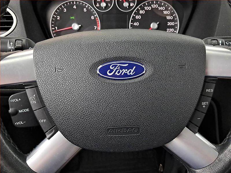 Ford Focus (2007) 1.6 16V, slušný stav - fotka 15 z 17