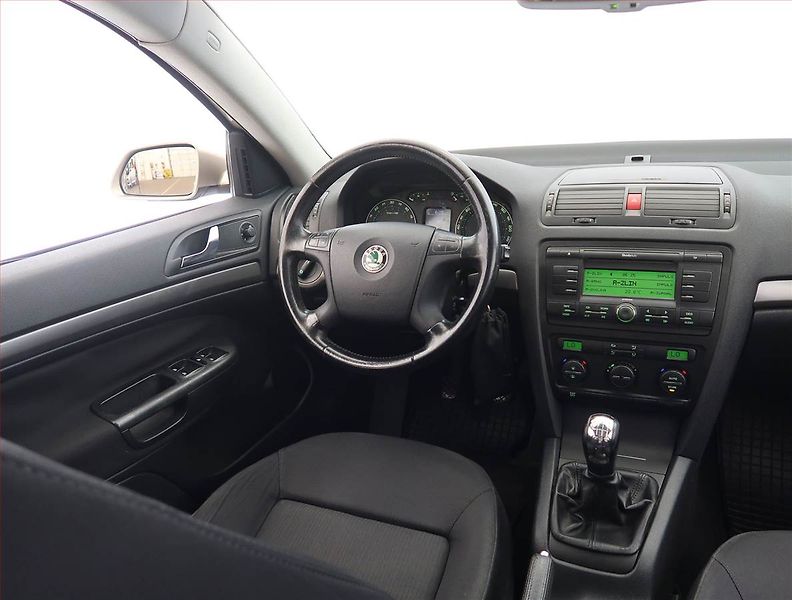 Škoda Octavia (2005) 2.0 TDI, Tempomat - fotka 7 z 19