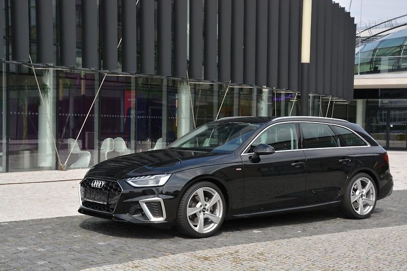 Audi A4 (2024) Avant S Line 5 Let Záruka+Serv - fotka 3 z 38