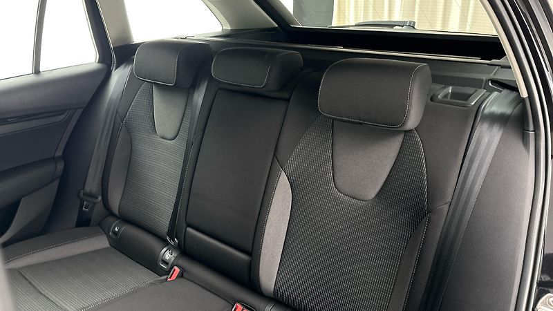 Škoda Octavia 2.0 TDI DSG Ambition Combi - fotka 16 z 26