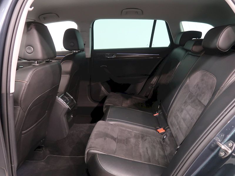 Škoda Superb (2021) SCOUT 2.0TDI 147KW DSG 4x4 - fotka 16 z 39