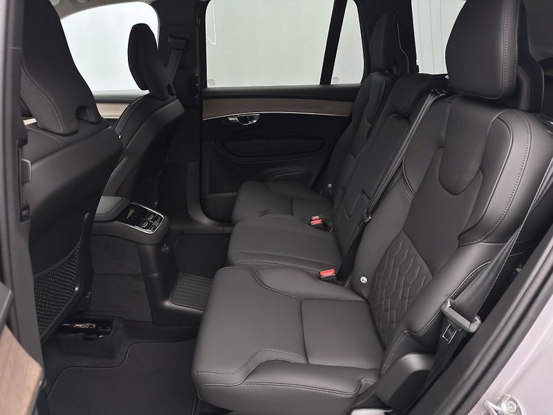 Volvo XC90 (2026) T8 AWD Plug-in DARK PLUS 7m - fotka 6 z 26