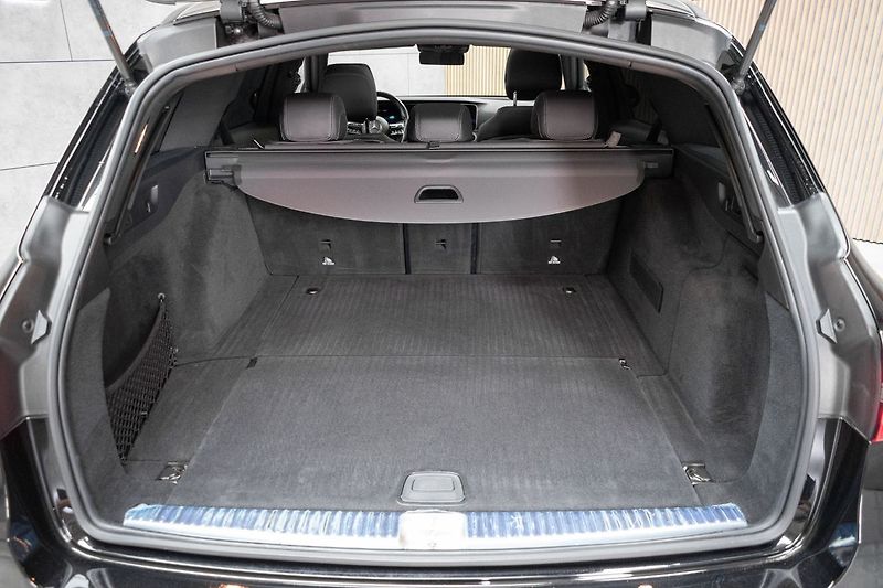 Mercedes-Benz Třídy E E 220d AMG*4MATIC*TAŽNÉ*ACC*ČR - fotka 48 z 52