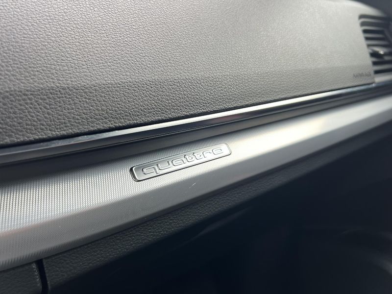 Audi Q5 (2019) 2.0 TDI 4x4 quattro - fotka 34 z 35