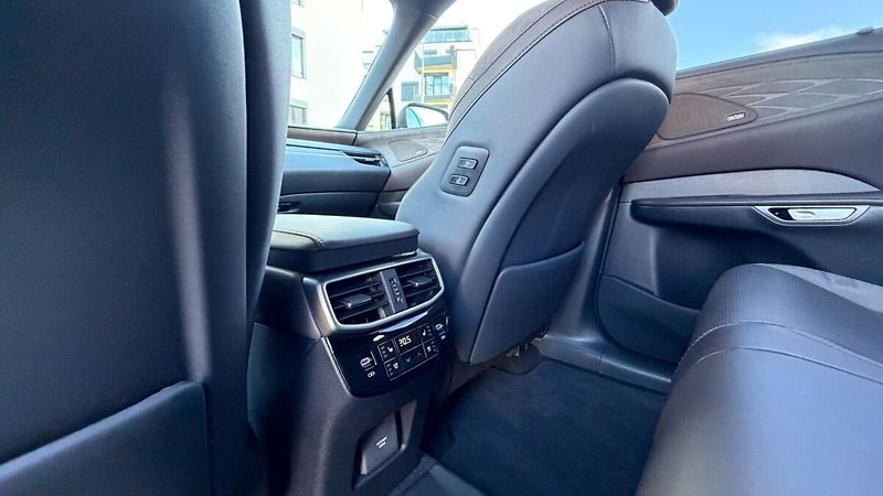 Lexus RX 450h plus 450H+ 2,5 PHEV LUXURY - fotka 27 z 31