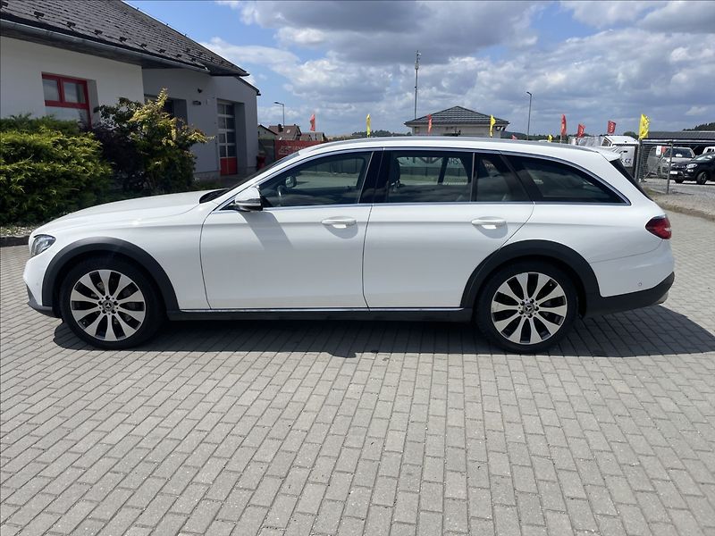 Mercedes-Benz Třídy E 2,0 d 4MATIC All-Terrain LED H - fotka 34 z 38