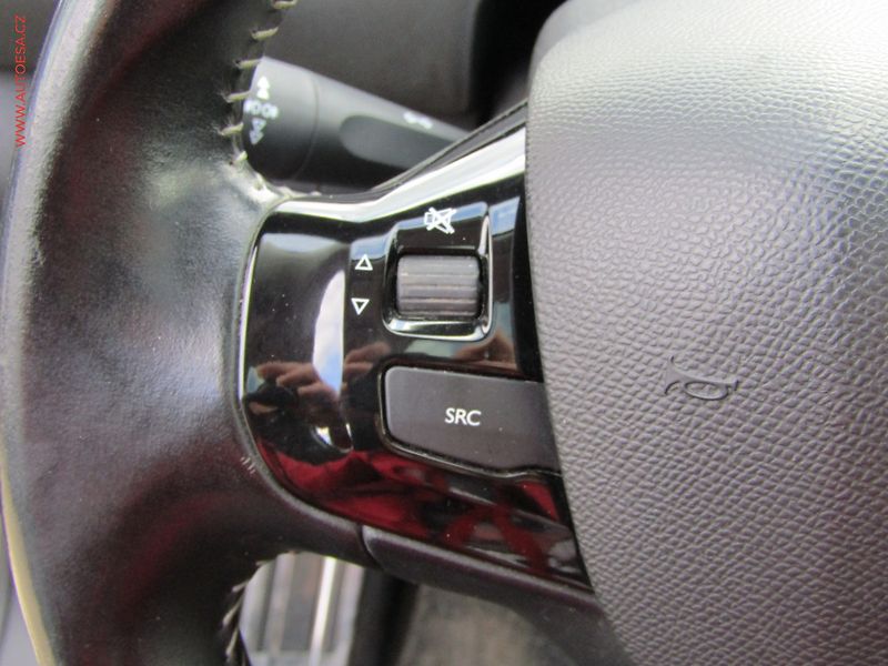 Peugeot 308 (2016) 2.0HDi, Xenon - fotka 17 z 18