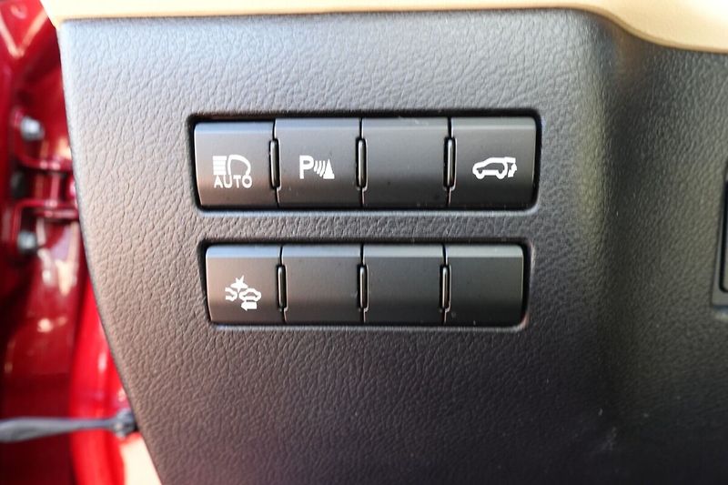 Lexus NX 300h NX300h AWD DC Executive Plus S - fotka 21 z 35