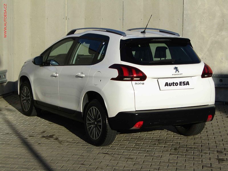 Peugeot 2008 (2019) 1.2 PT, 2.maj,ČR, Navi, park - fotka 6 z 20