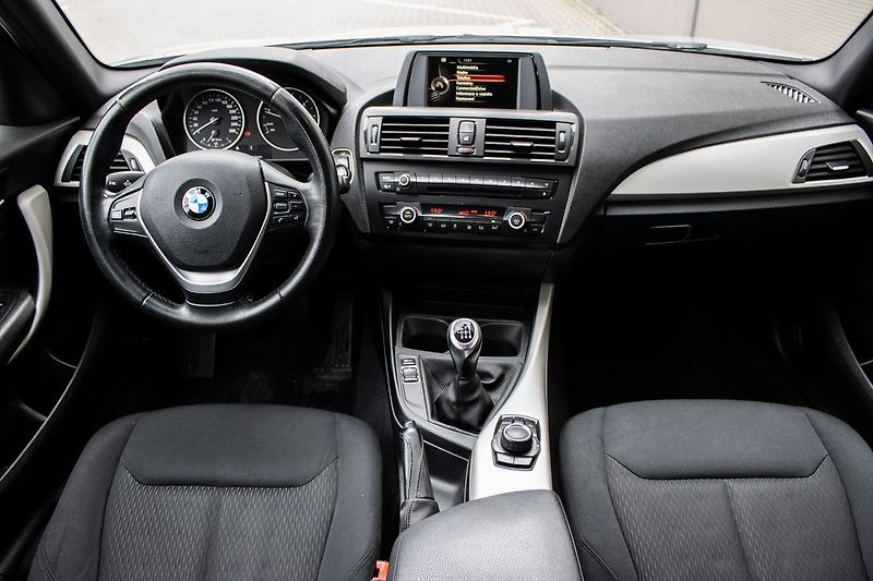 BMW Řada 1 Servis do 210000 Km, tažné - fotka 9 z 26