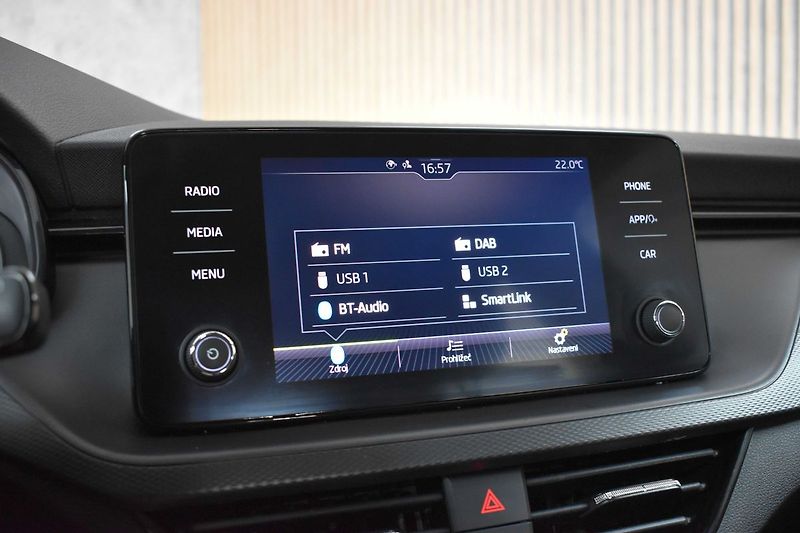 Škoda Scala 1.0 TSI 70kW MIRROR-LINK*ACC* - fotka 23 z 34