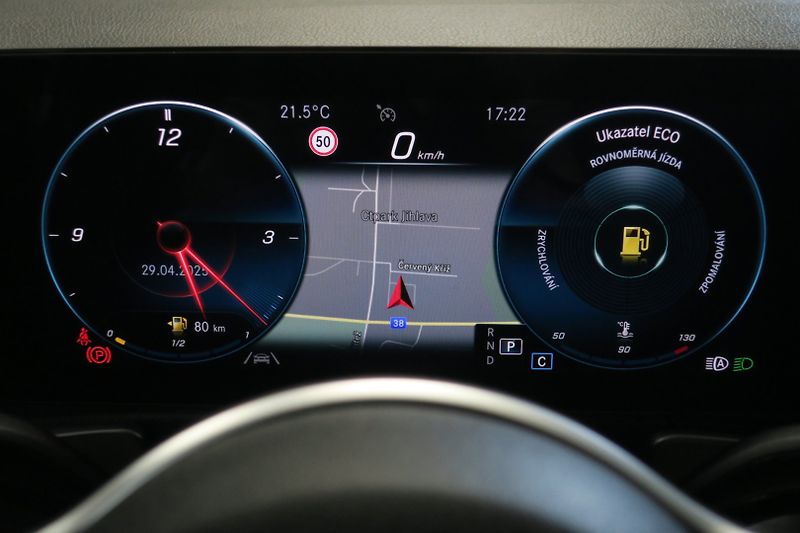 Mercedes-Benz GLB (2022) 220 D 4MATIC - fotka 22 z 48