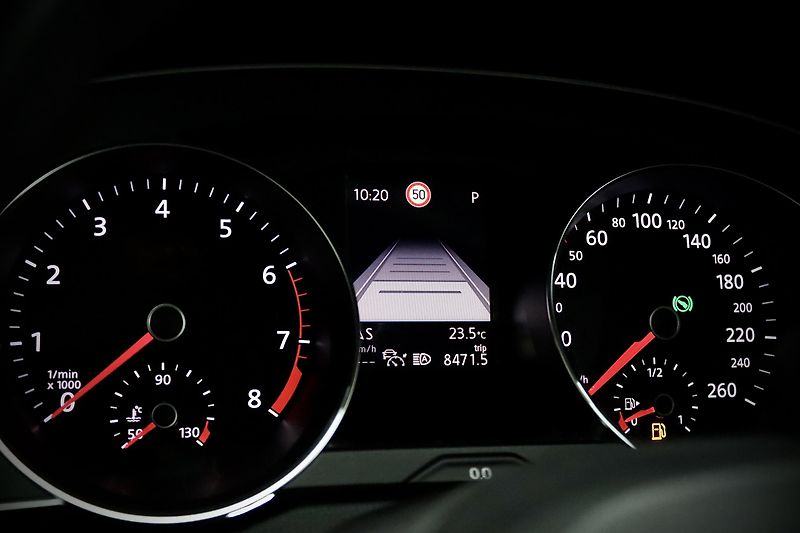 Volkswagen Passat B8 FL Var. 2.0 TSI 140 kW DSG - fotka 25 z 46