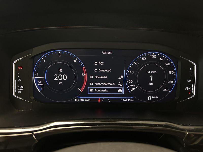 Volkswagen Touran (2023) 2.0TDi Highline LED Kamera TZ - fotka 23 z 35