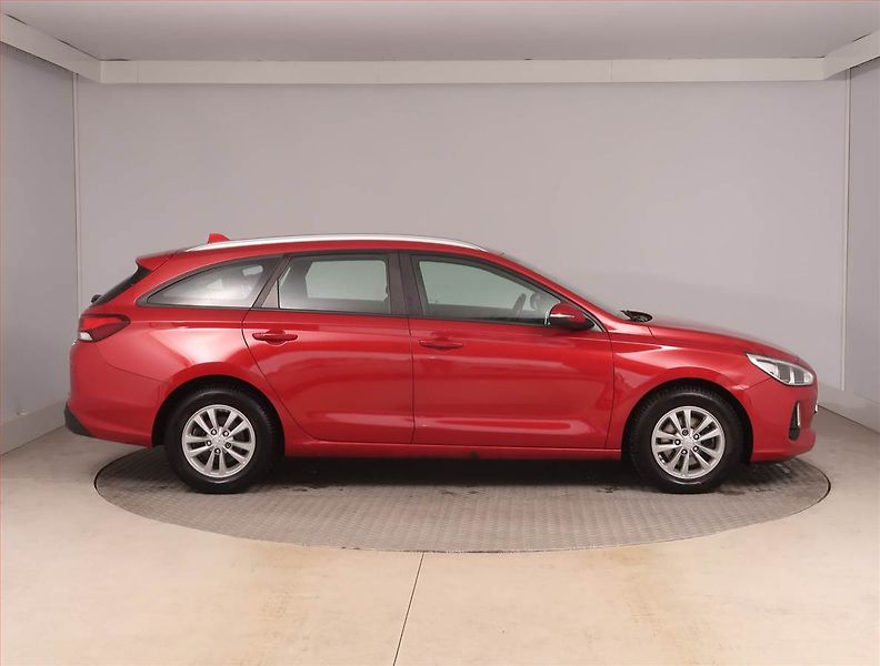 Hyundai i30 (2018) 1.4 T-GDI, Tempomat - fotka 6 z 16