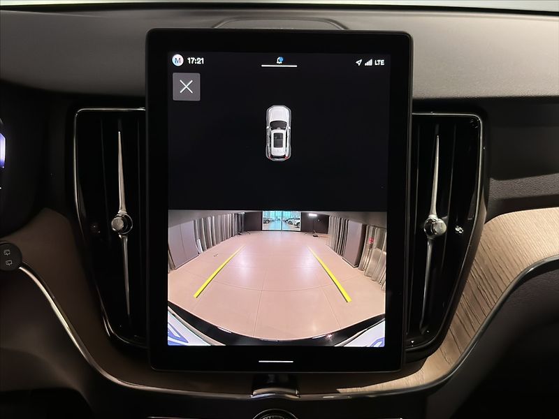 Volvo XC60 (2026) 2,0 B5  Plus Dark - fotka 20 z 31