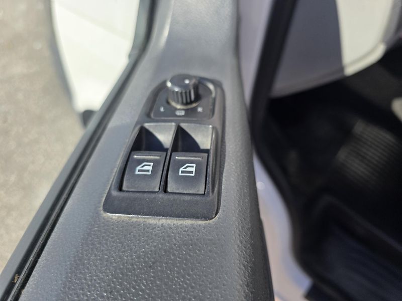 Volkswagen Transporter (2011) 2.0TDI 9MIST - fotka 15 z 17