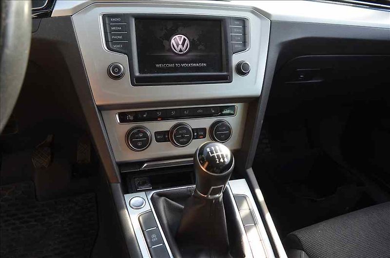 Volkswagen Passat (2016) VARIANT 2,0 TDI - fotka 14 z 23