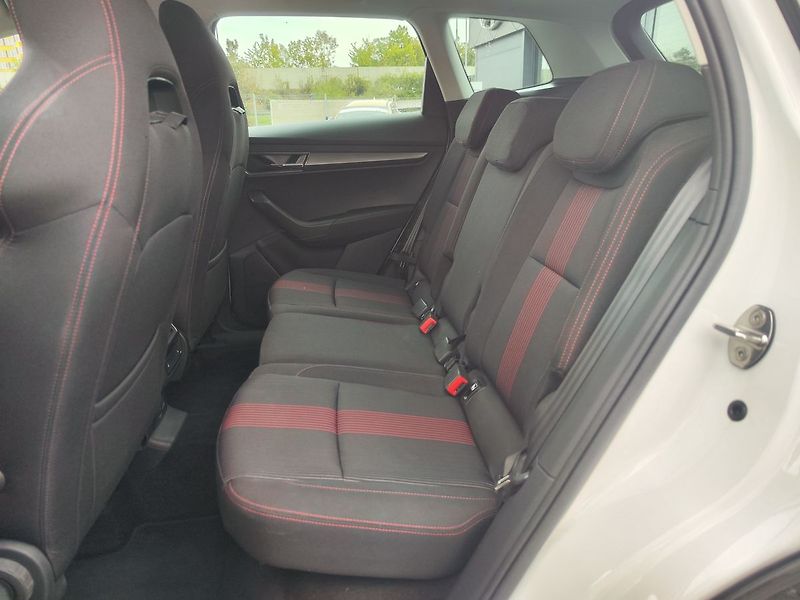 Škoda Karoq 2.0 TDI/140kW Style DSG 4x4 - fotka 12 z 36